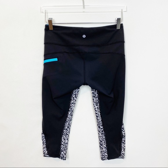 Lululemon Black Printed Running Crop 6 - Picture 4 of 9